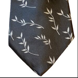 Geoffrey Beene Silk Black White Leaf Pattern Neck Tie